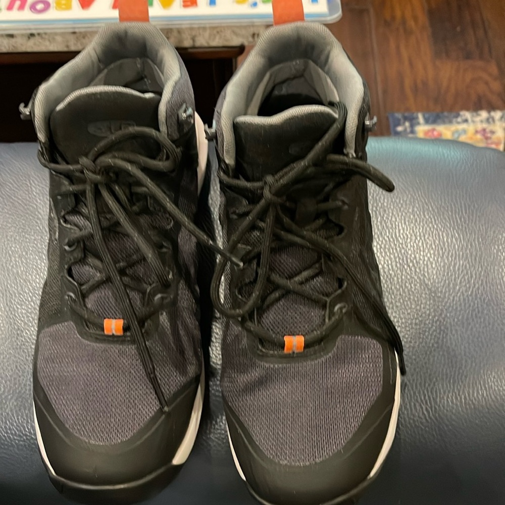 Women’s Keen Explore Venue mid lace up all terrain boots size 10